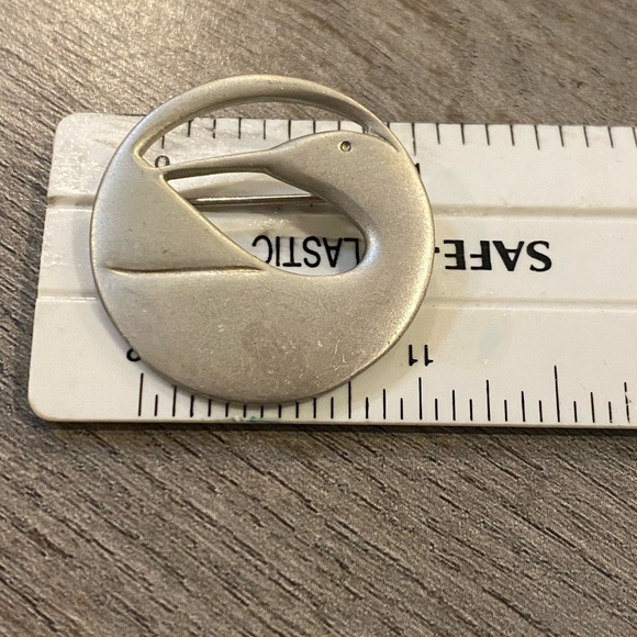 Signed Vintage Pewter Loon Pin approximately 1” diameter EUC - Picture 5 of 8